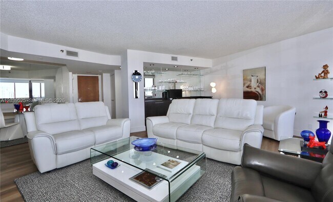 Foto del edificio - 1000 W Island Blvd