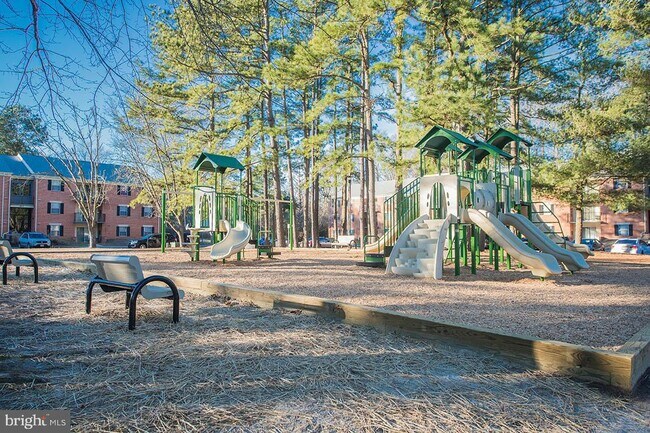 Building Photo - 808 College Ln