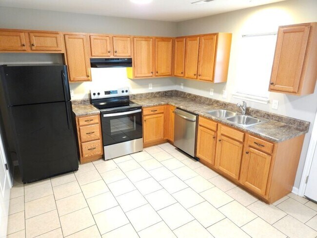 Foto del edificio - 705 Crestland Ave