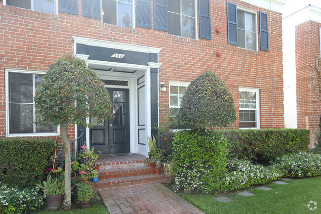 Building Photo - 136 S Canon Dr