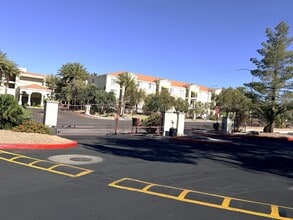 Building Photo - 4955 S Lindell Rd