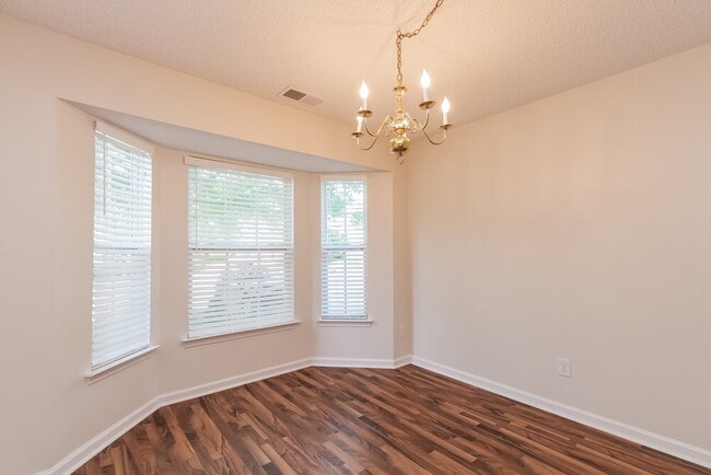 Building Photo - 15476 Stone Hollow Dr
