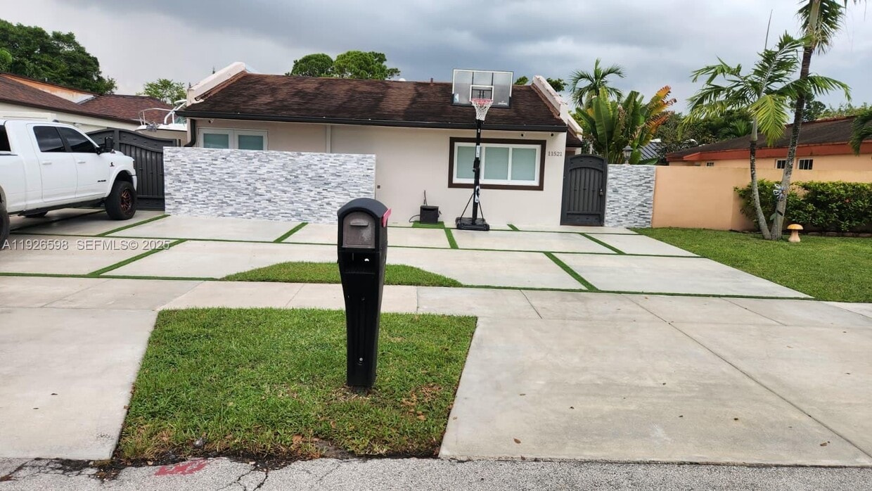 Primary Photo - 11521 SW 80th Terrace