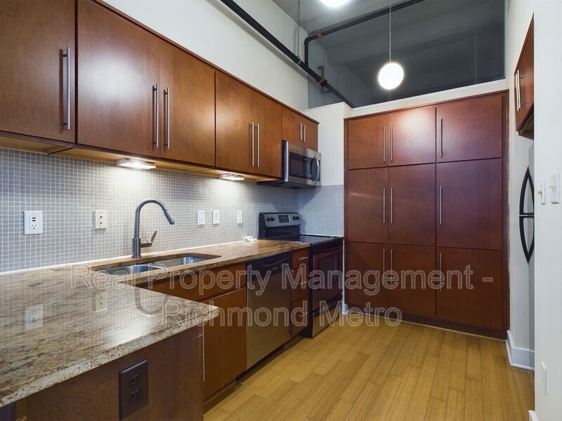 Primary Photo - 815 Perry St