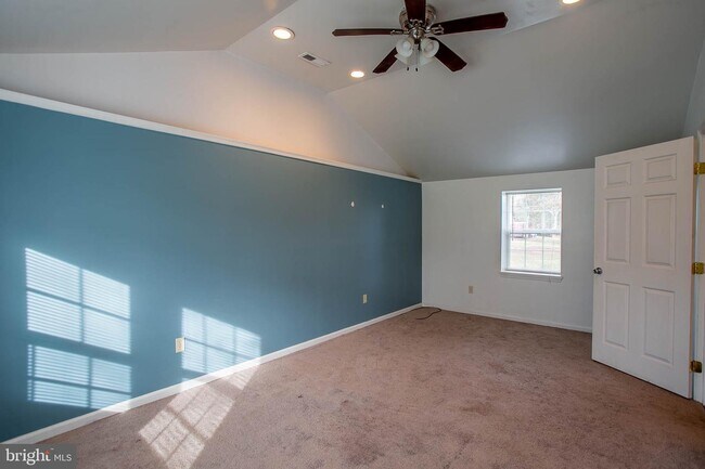 Building Photo - 40 Monroe Dr