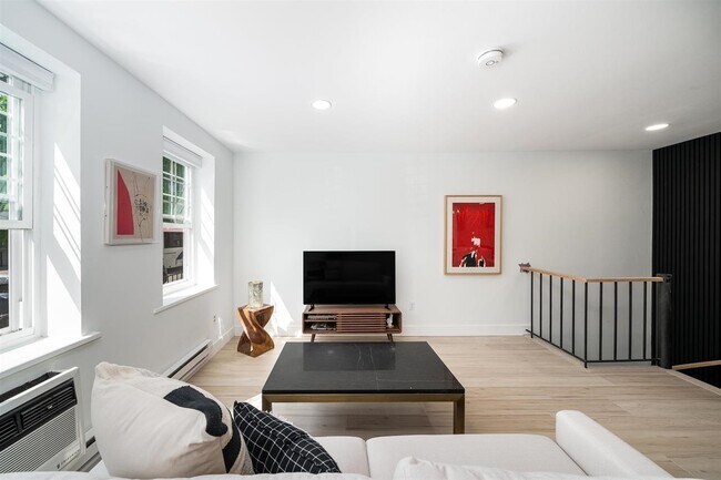 Building Photo - 356 Palisade Ave