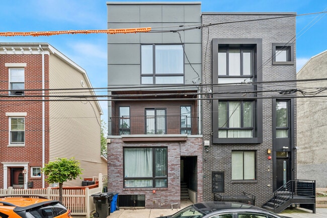 Building Photo - 1335 N 7th St