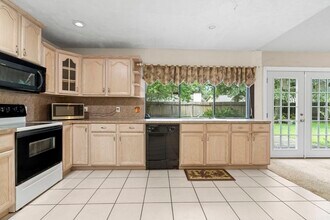 Building Photo - 2126 Turtle Creek Dr
