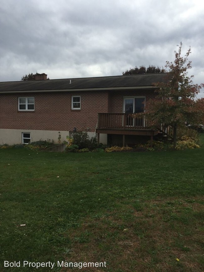 Building Photo - 2 br, 1 bath House - 42 West Market St