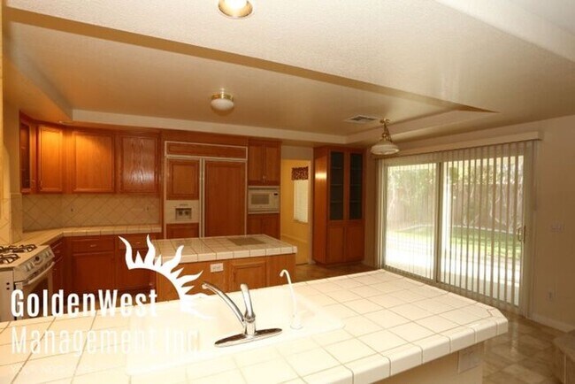 Building Photo - Stunning 6Bdm 3Ba Home with Brand New Floo...