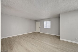 Building Photo - 1305 Kari Lee Ct