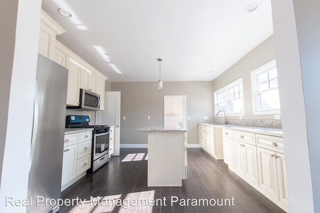Building Photo - 3 br, 2.5 bath House - 136 N Martel Ave