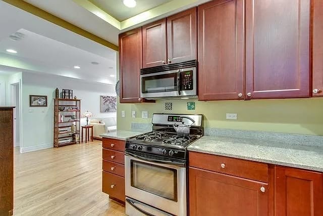 Foto del edificio - 6333 N Glenwood Ave