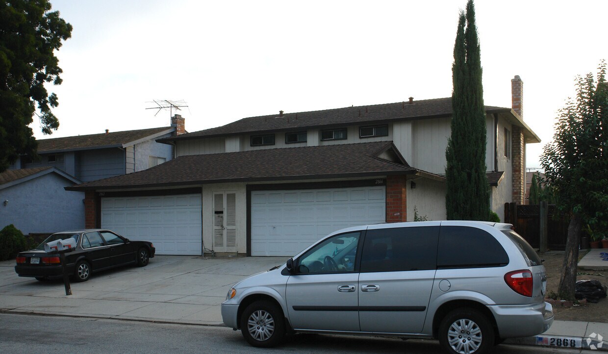 Primary Photo - 2862-2866 Cicero Way