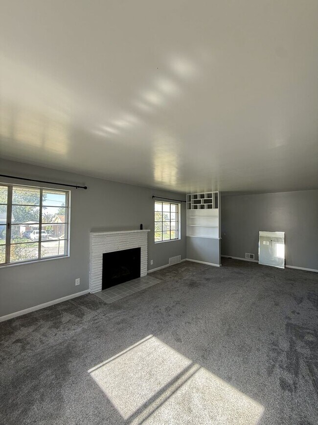Foto del edificio - Cute, Comfy & Convenient — 4-Bedroom Ogden...
