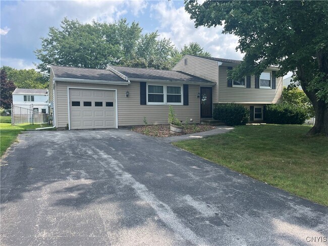 Building Photo - 8180 Mantova Dr