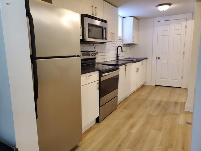 Building Photo - 1107 Aldea Av