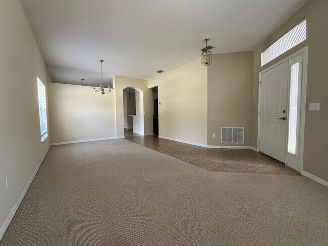 Foto del edificio - Lovely 3 Bedroom + Loft /Bedroom - 3 Baths...