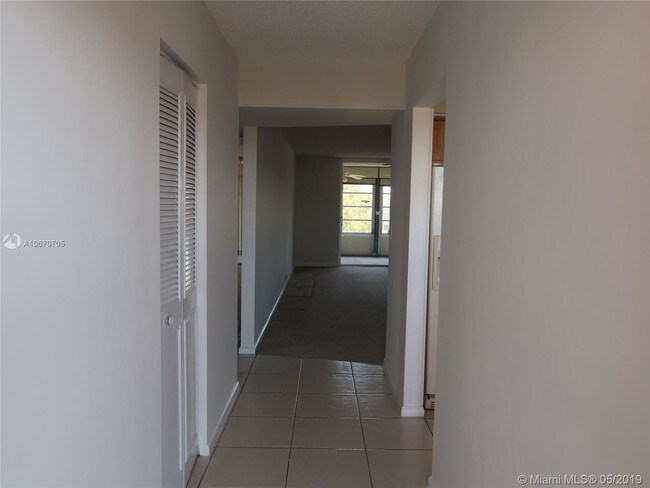 Foto del edificio - 7210 Lake Cir Dr