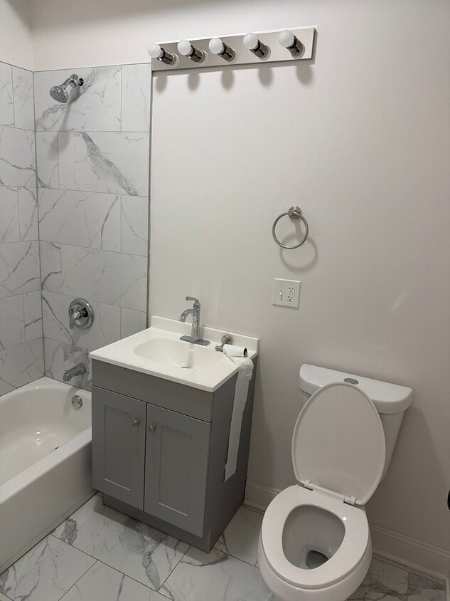 Photo - 1529 E 72nd St (Chicago, IL)