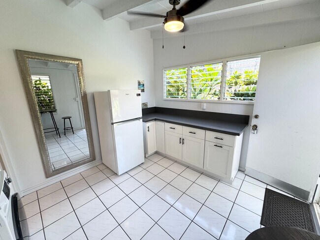 Foto del edificio - Ready for move in! 1 bedroom w/ parking in...