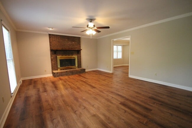 Building Photo - Exclusively Offered By Muse Realty Rentals...