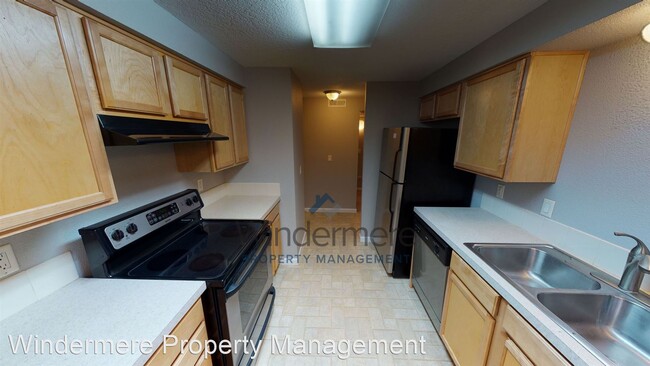Building Photo - 2 br, 1 bath House - 1910 J St, Apt. 105