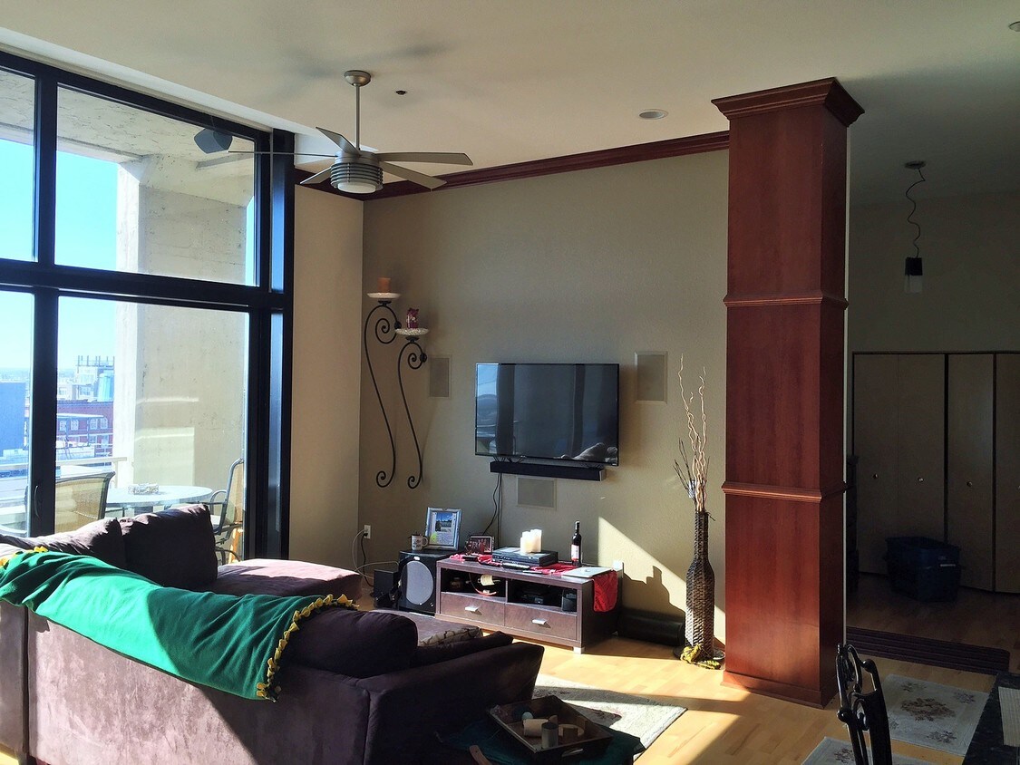 Foto principal - 320 E Buffalo St