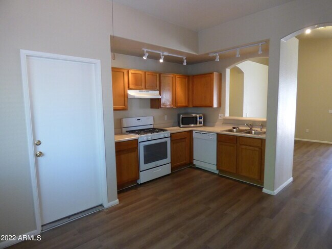 Foto del edificio - 16144 W Grant St