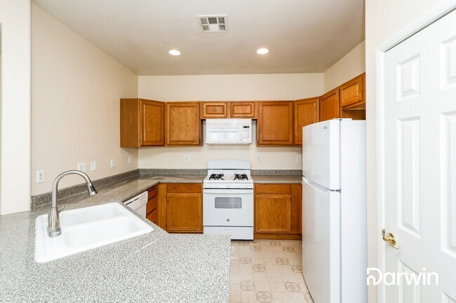 Building Photo - 5727 Bear Springs St