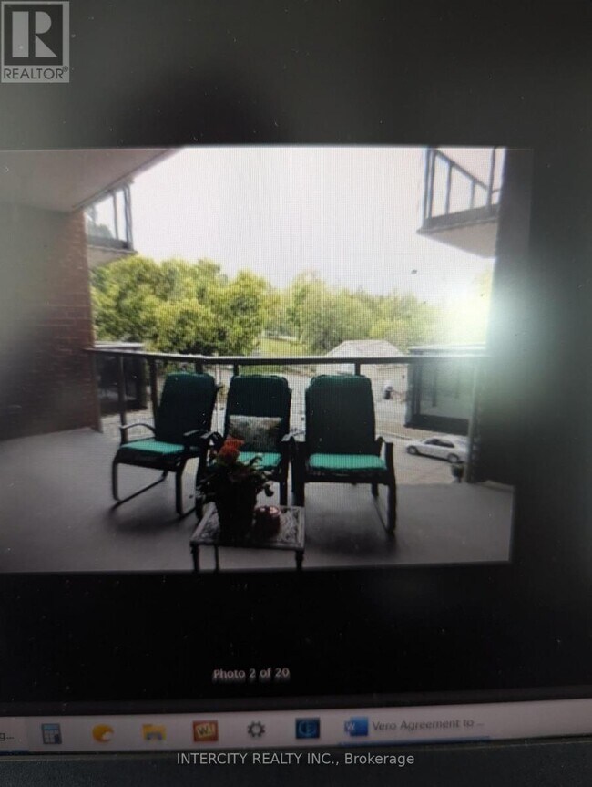 Photo du bâtiment - 8302-8302 Islington Ave