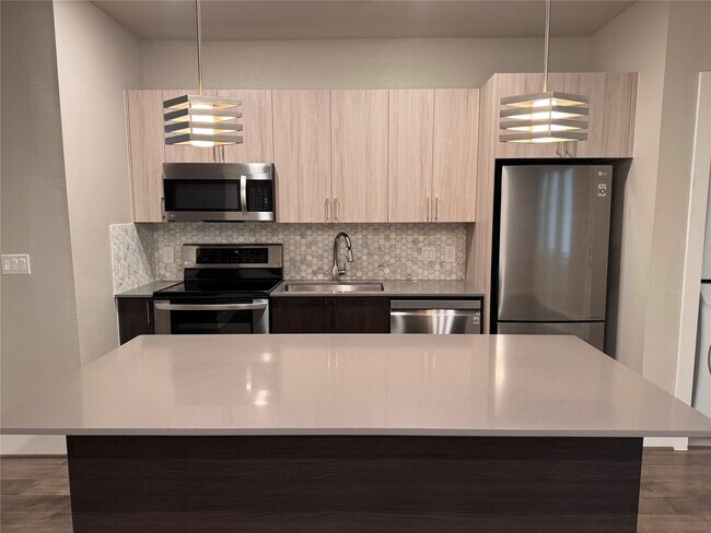 Building Photo - 4819 Caroline St