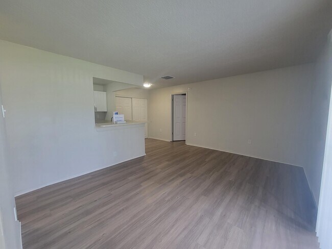 Foto del edificio - 3811 Bowline Cir