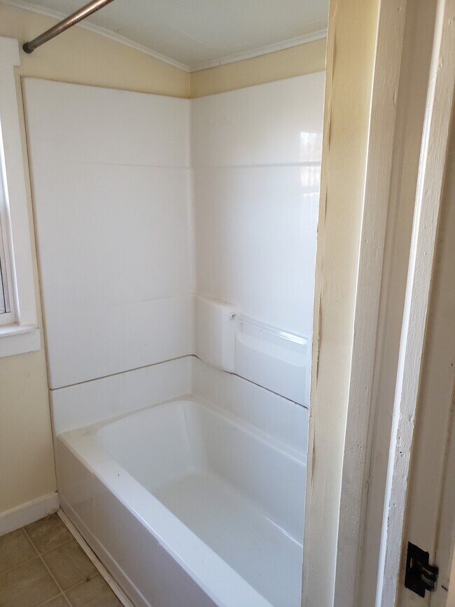 603 Highland Ave Unit c, Williamstown, WV 26187 Apartments in