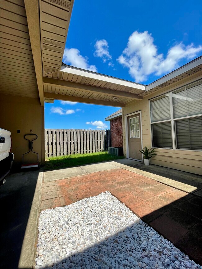Foto del edificio - 10600 Lakes Blvd