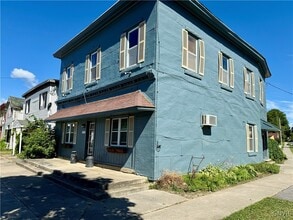 Building Photo - 2117 Main St