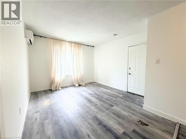 Building Photo - 120 Charles St