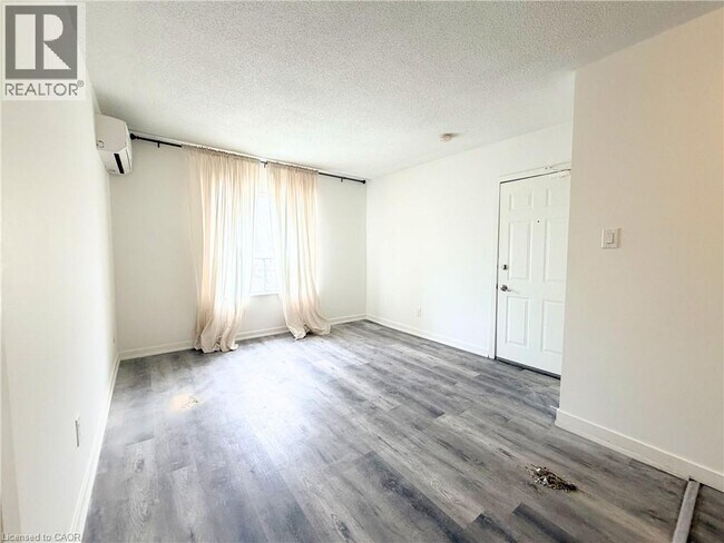 Photo du bâtiment - 120 Charles St