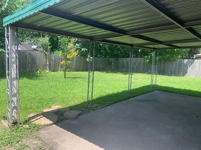 Foto del edificio - 6751 Ridgeway Dr