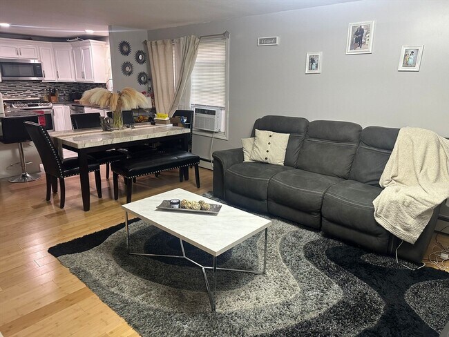 Building Photo - 185B Park St