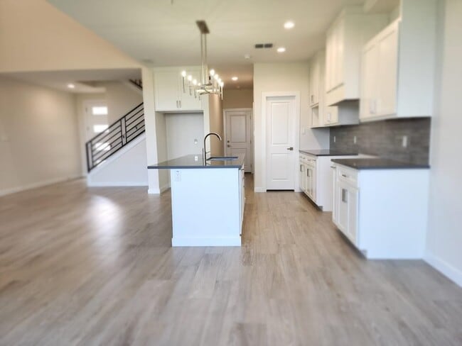 Building Photo - 7506 Cresta Bella St