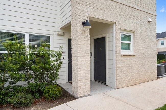 Building Photo - 1101 Halsey Dr