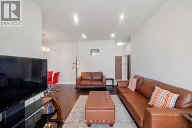 Building Photo - 550 Webb Dr