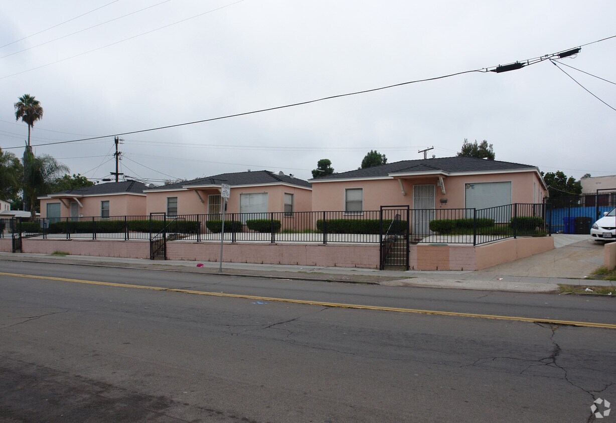 Building Photo - 3829 Euclid Ave