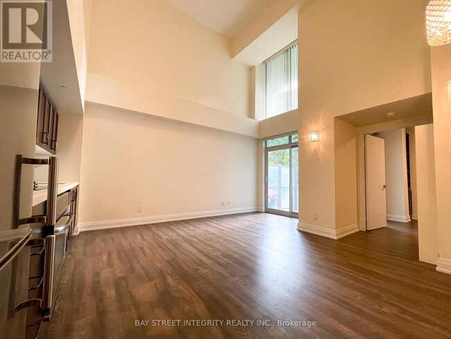 Building Photo - 565-W565 Wilson Ave
