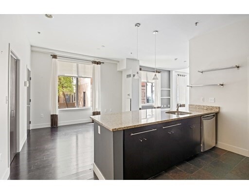 Building Photo - 725 Harrison Ave
