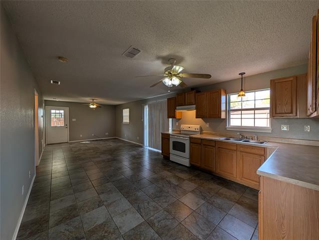 Foto del edificio - 406 N Denny St