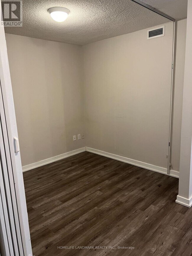 Photo du bâtiment - 19 Singer Ct