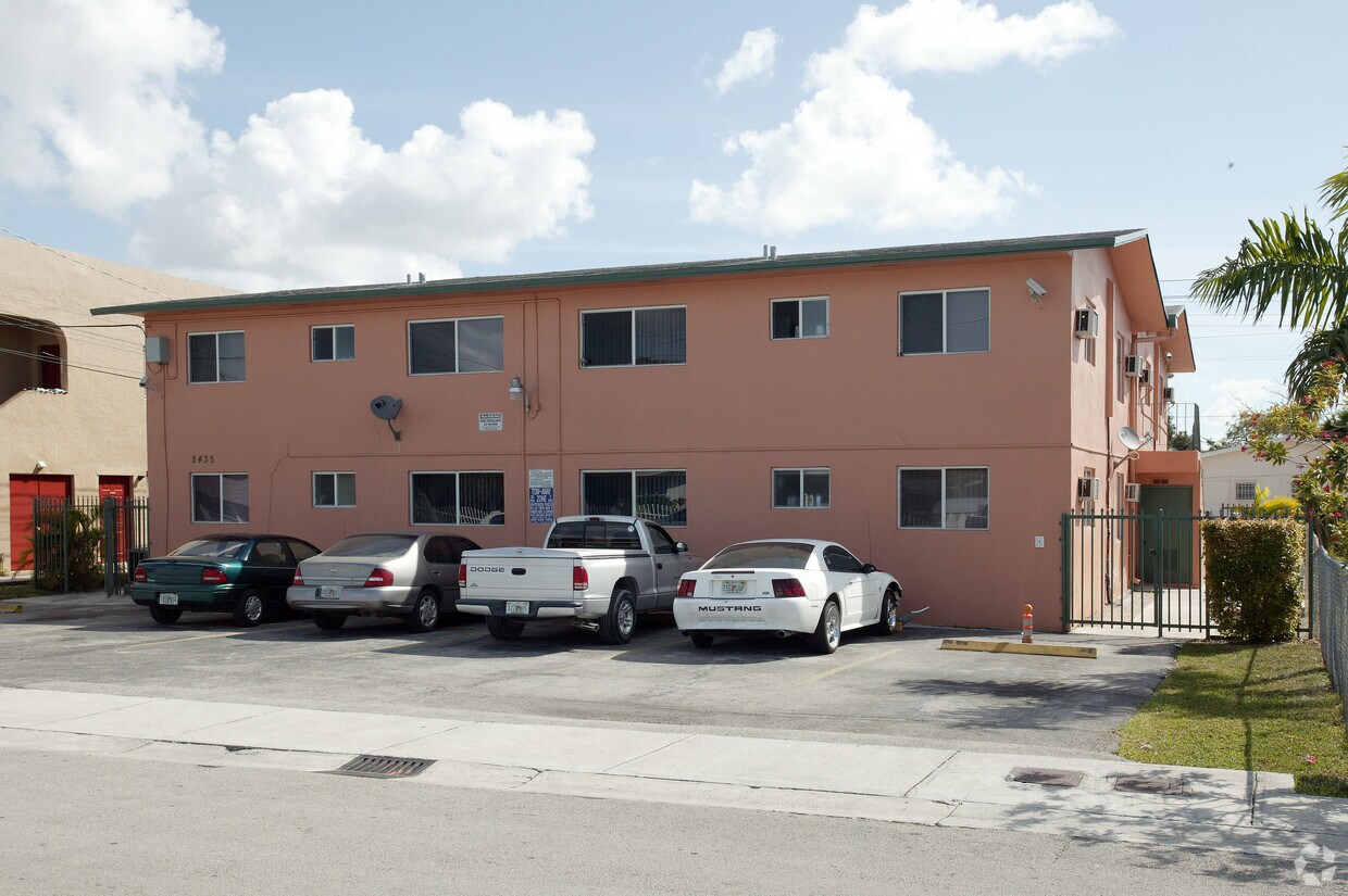 Foto del edificio - 2435 W 6th Ct