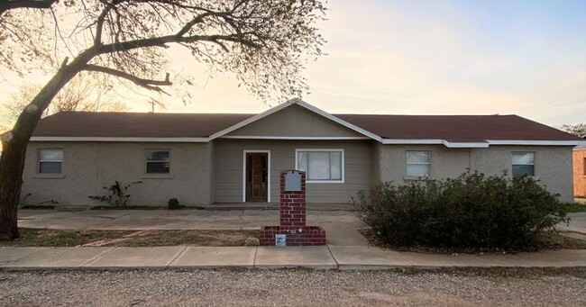 Foto del edificio - Spacious 4 Bed, 2 Bath Home in Lubbock, TX